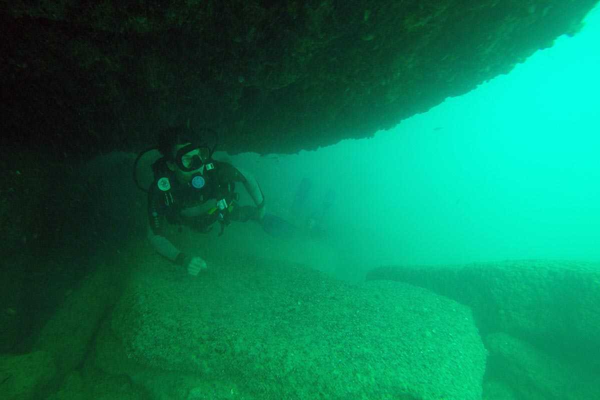 Дайверы под водой на Якорной банке